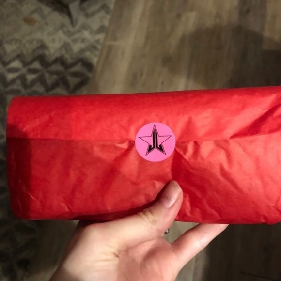 Jeffree Star Deluxe Holiday Exclusive Box M/L - Picture 7 of 7